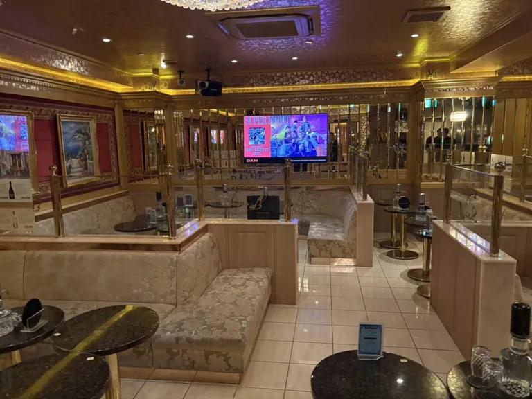 クリスタルシューズの店内