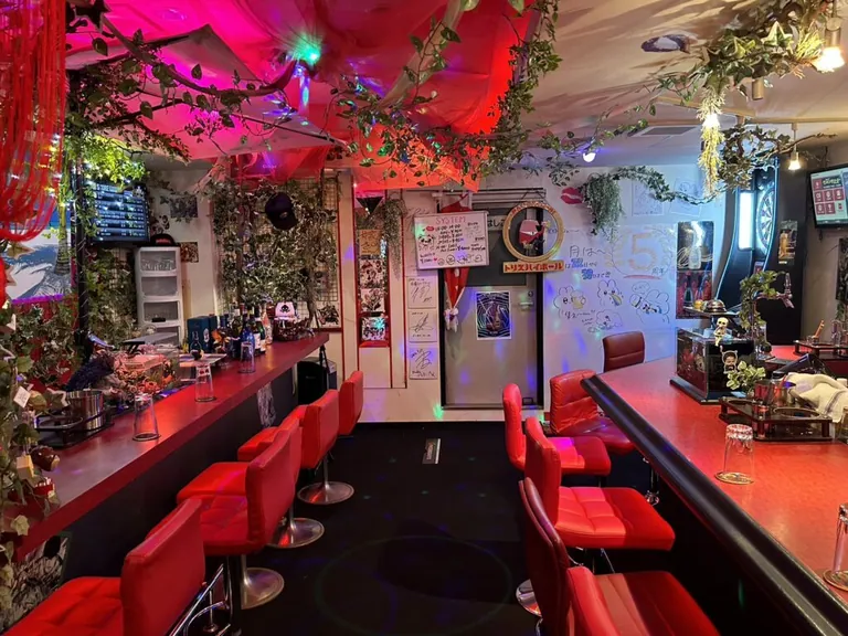 イーネー （girls cafe bar E～ねぇ）の店内