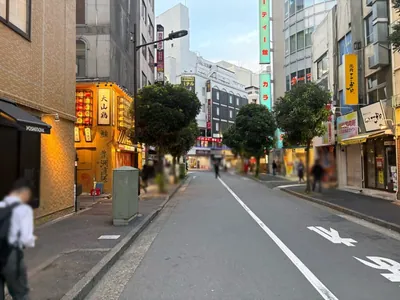 新世界 （シンセカイ）への道順 8／10：右折したら直進します。