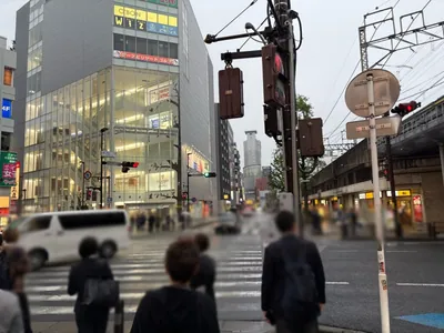 セバスチャンへの道順 7／16：五差路を正面に渡ります。