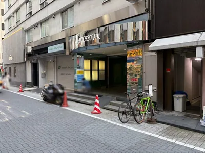 フクロウ （CLUB　梟）への道順 9／9：十字路に出る手前の右手に銀座フクロウの入る「第23ポールスタービル」があります。