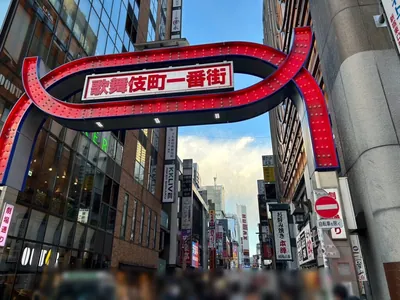 サキュバニートウキョウ （サキュ×バニーTOKYO）への道順 6／8：右手一つ目の路地を右折し、「歌舞伎町一番街」に入ります。