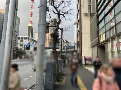 ランデルへの道順 2／8：道路を左手に直進します。