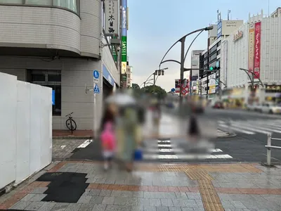 ゼロへの道順 3／7：一つ目の路地を超えて直進します。