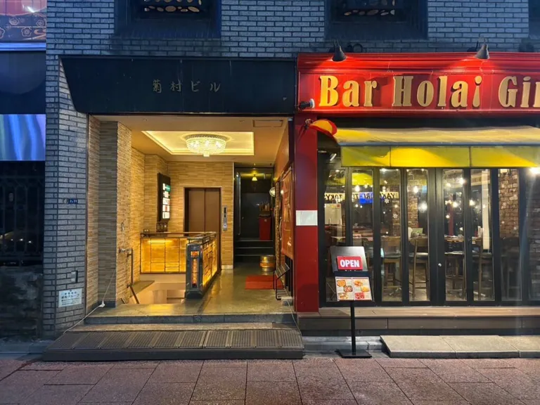 ラウンジの店内