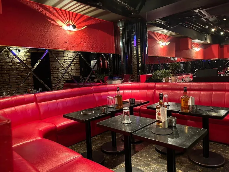アルドーレの店内