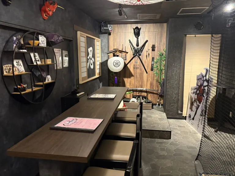 秋葉原　くノ一育成所 （東京忍者BAR 秋葉原 くノ一育成所）の店内