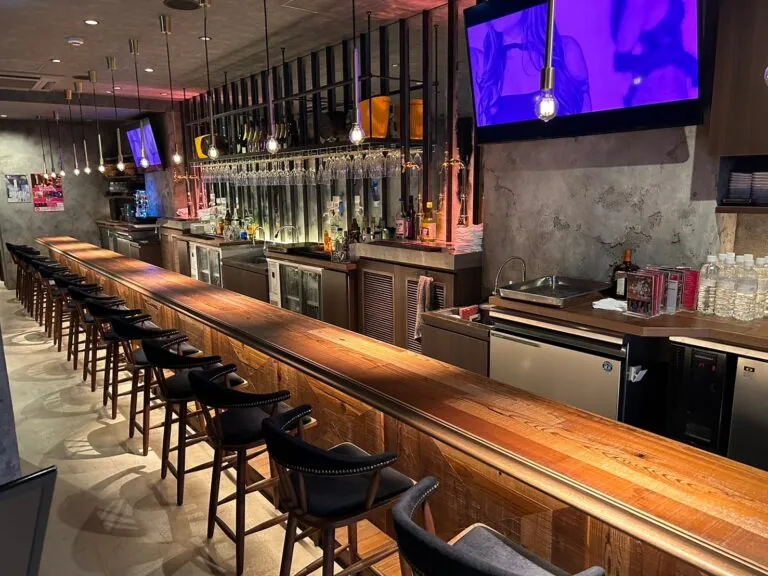 B4 （ビーフォー）の店内