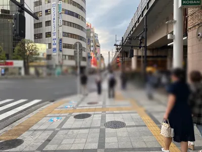 吉祥寺　チェルシーへの道順 2／5：正面に横断歩道が出てくるので正面に渡ります。
