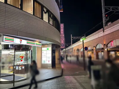 吉祥寺　A3 （ラグジュアリークラブエースリー）への道順 4／8：線路を右手に直進します。