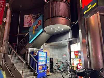 茜（アカネ）への道順 8／8：次の十字路手前右角に錦糸町茜の入る「桂昇錦糸町ビル」があります。