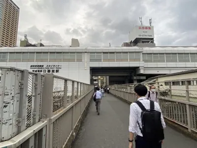 日暮里　ミダスへの道順 2／7：直進します。
