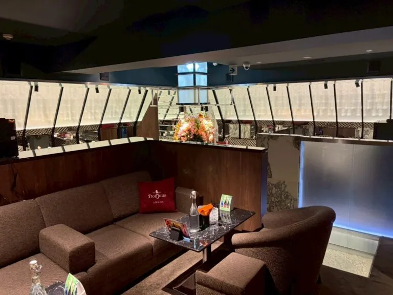 フェアリーの店内