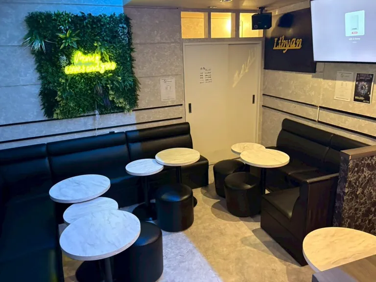 リビアンの店内