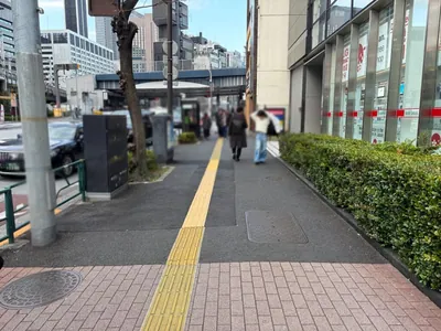 ウエダへの道順 2／12：道路を左手に直進します。