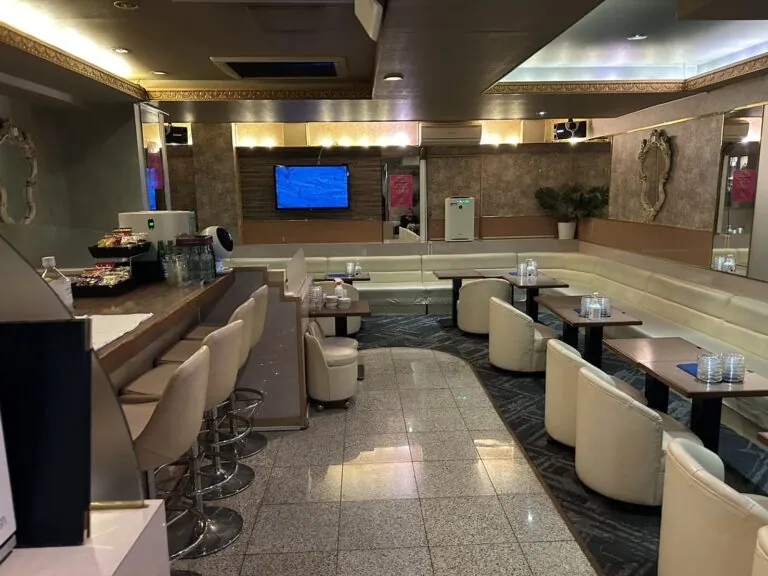 ファインの店内
