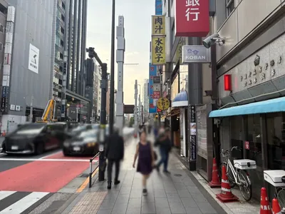 ミリオンへの道順 4／6：直進します。