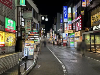 吉祥寺　スイートへの道順 2／4：駅を背にして右に進みます。