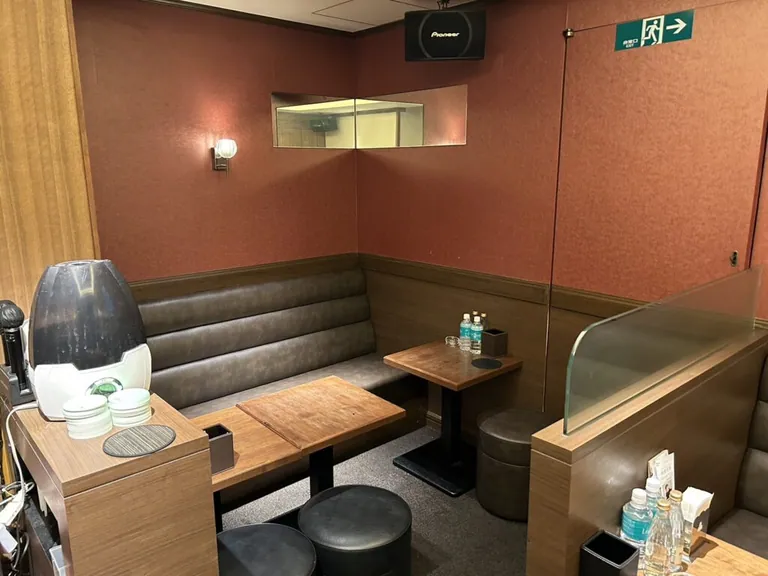 月の庭 （ツキノニワ）の店内