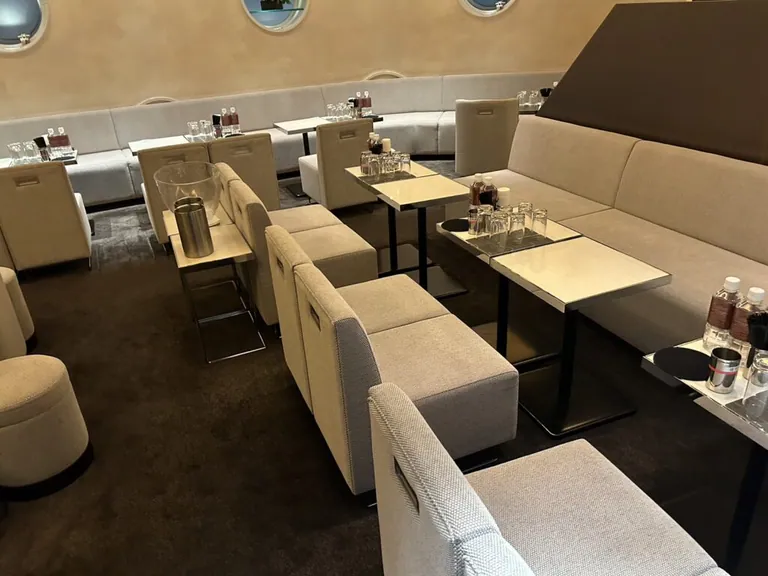 ウエダの店内