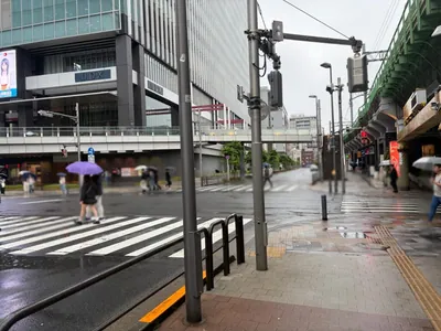秋葉原　リリペットへの道順 3／10：正面の横断歩道を渡ります。