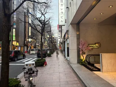 ルナピエーナへの道順 9／10：左手路地を越えて直進します。