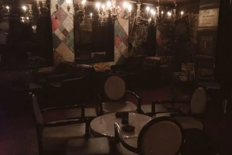 ロジックの店内