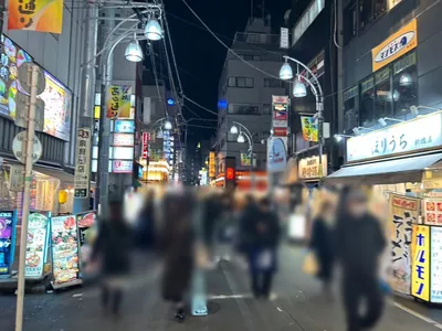 ダモン （Girl’s Bar Damon）への道順 5／8：左手路地を超えてさらに直進します。