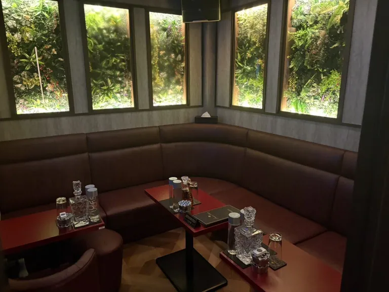ブセナラウンジの店内