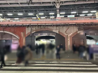 暁 （アカツキ）への道順 1／5：各線「新橋駅」烏森口を出ます。
