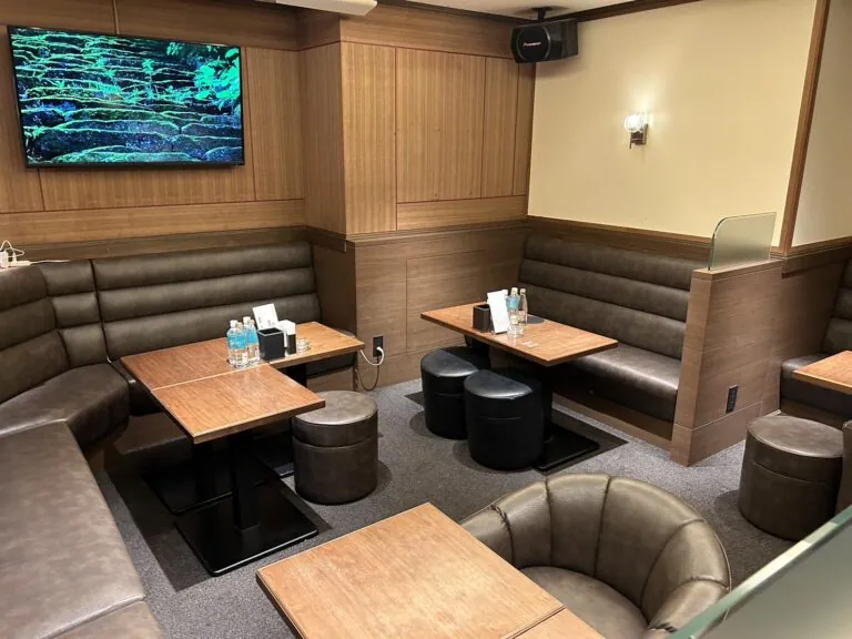 月の庭 （ツキノニワ）の店内