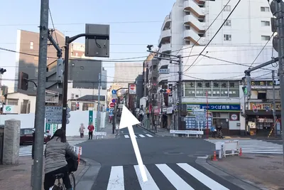 結（ユイ）への道順 2／6：神楽坂上交差点を直進します！