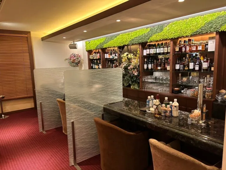 紗々寧 (すずね)の店内