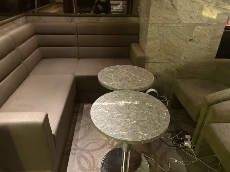 アイリスの店内