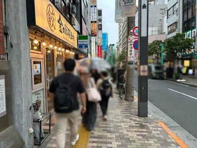 グランジュールセカンドへの道順 4／7：道路を右手に直進します。