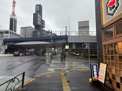 ナカムラへの道順 3／9：一つ目の横断歩道を渡り直進します。