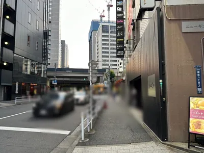 ソウへの道順 7／9：横断歩道を渡ったら左折します。