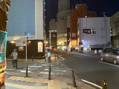 しゅわしゅわ （New Style Bar #しゅわしゅわ）への道順 12／16：左手三つ目の路地を越えて直進を続けます。