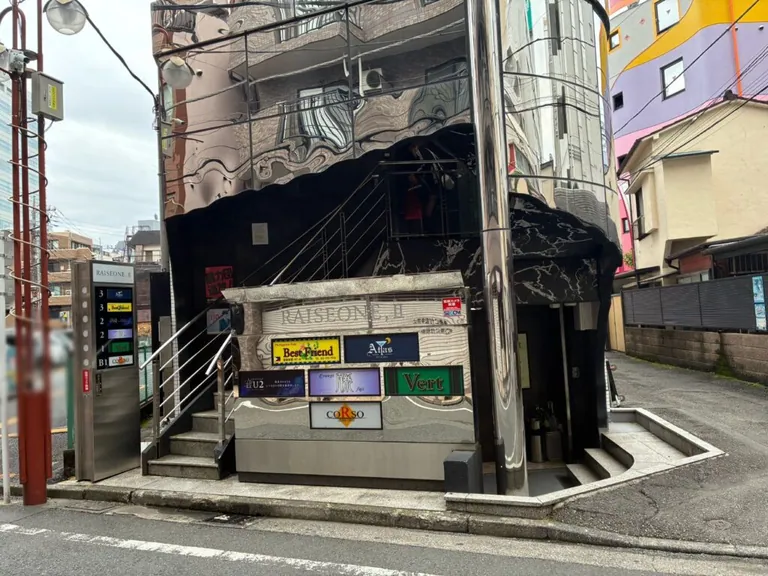 U2 (ユーツー)の店内