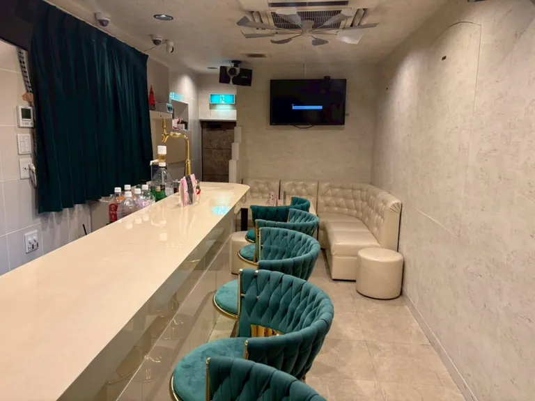 37℃ (サンジュウナナドシー)の店内