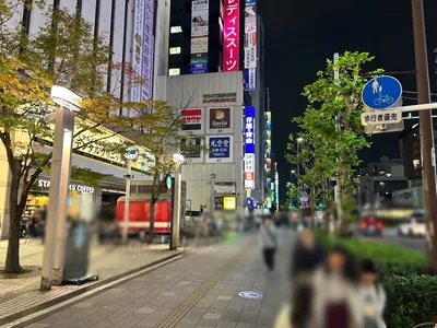 エグゼ （GIRL’S BAR EXE）への道順 4／8：渡ったら右折します。