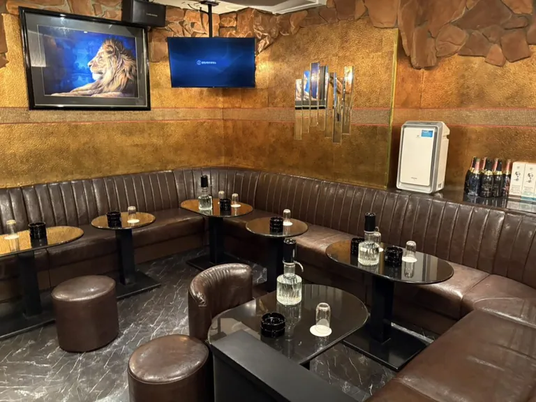 帝ノイ （ミカドノイ）の店内