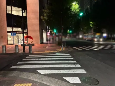 ステージへの道順 10／12：常盤町三丁目の交差点から二つ目の路地も越えて直進します。