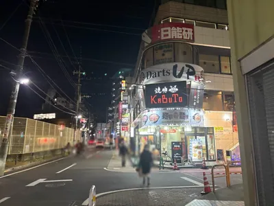 翡翠 （ヒスイ）への道順 7／9：一つ目の右手路地を越えて直進します。
