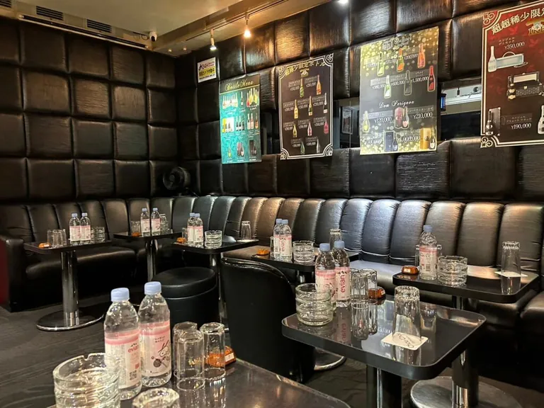 シュシュ 池袋西口店の店内