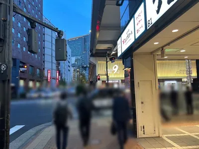 ピアノバー長谷川 （はせがわ）への道順 6／8：「難波橋」の交差点に出たら横断歩道を渡って左折します。