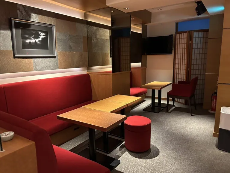 游水 （ゆうすい）の店内