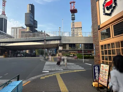 イッテンゴ （1・GO）への道順 3／8：一つ目の横断歩道を渡って直進します。