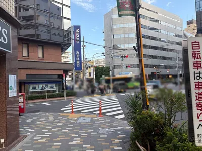38℃ (サンジュウハチド)への道順 7／11：左手一つ目の路地を越えて直進します。