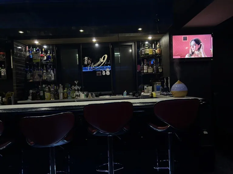 成増　クラウドナインの店内